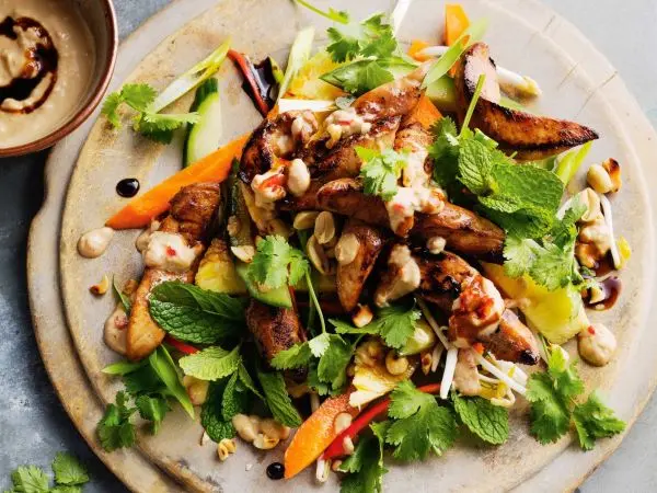 Maaltijdsalade met kip ketjap